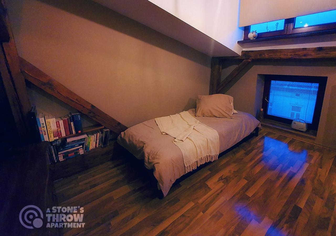 A Stone'S Throw Apartment Kraków Eksteriør billede