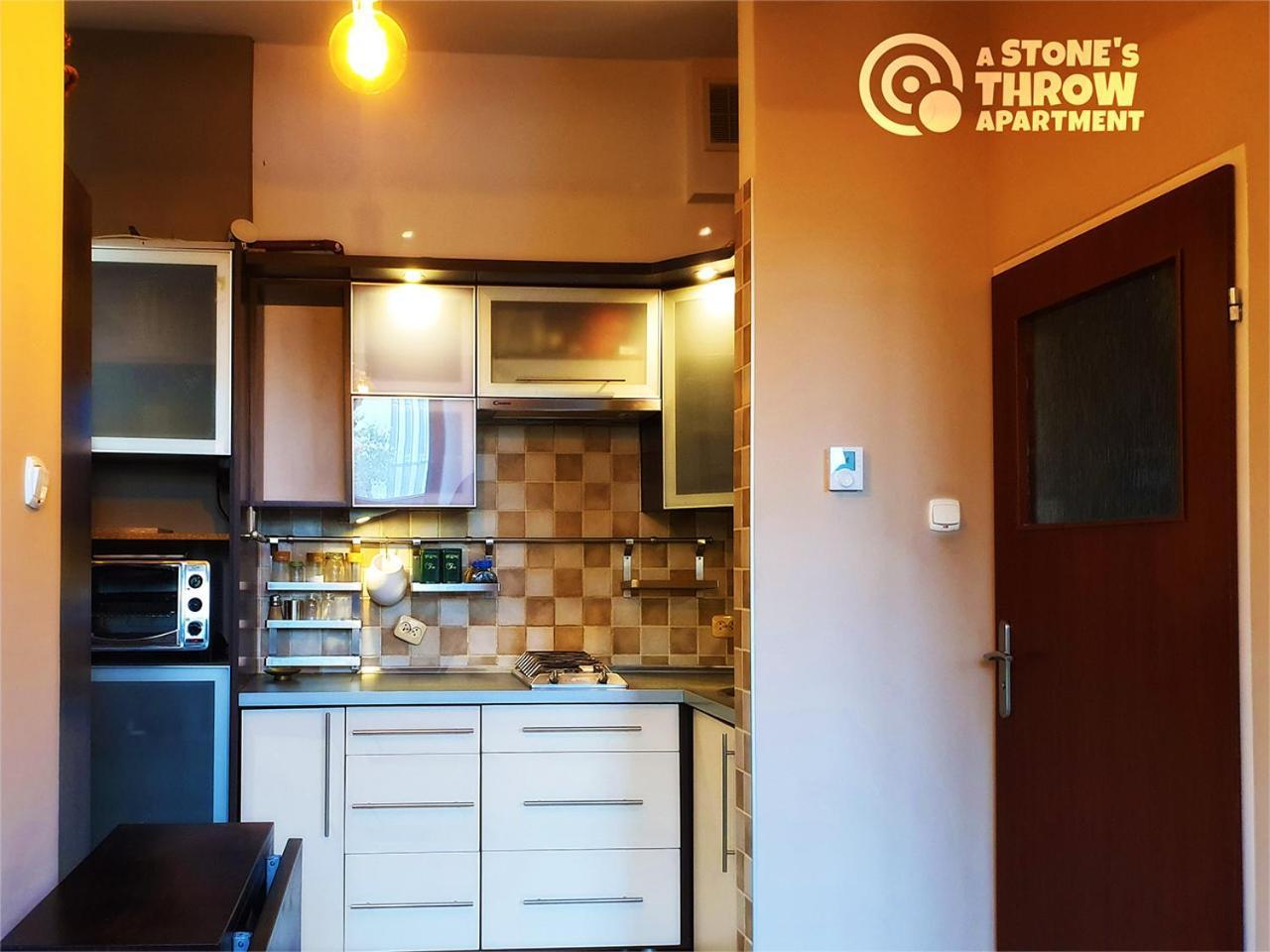 A Stone'S Throw Apartment Kraków Eksteriør billede